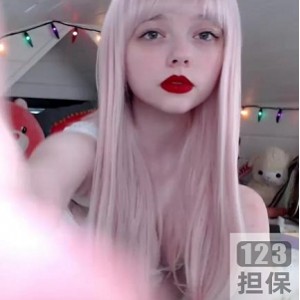 Onlyfans童颜巨兔粉嫩萌妹（evieserena）合集